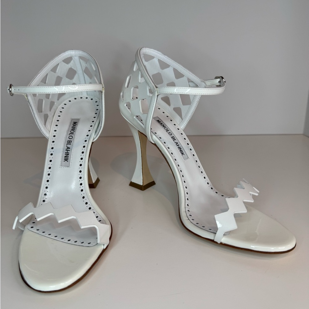 NEW!! Never Worn!! Manolo Blahnik White Heels!